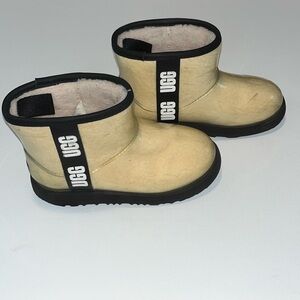 Kids UGG classic clear mini boots